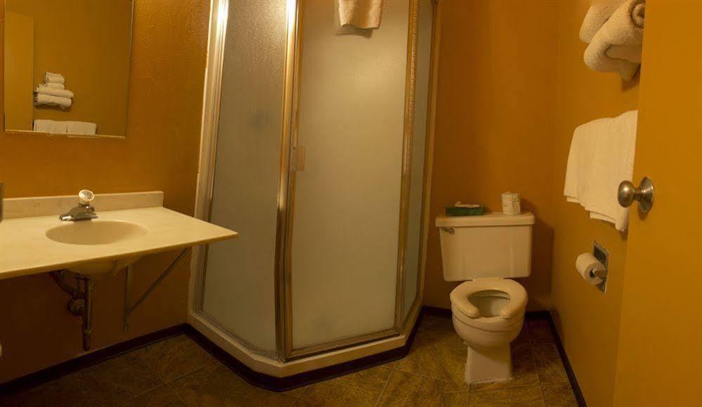 Capitol Inn & Suites Пирр Экстерьер фото